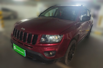 Jeep 指南者(进口) 2013款 2.4L 四驱炫黑导航版