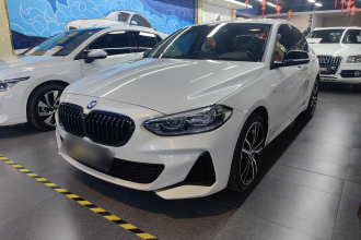 宝马1系 2023款 125i M运动曜夜版