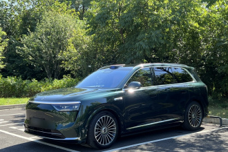 鸿蒙智行 问界M8 2025款 增程 Ultra版 53.4kWh 6座版 (192线激光雷达）