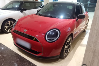 电动MINI COOPER 2024款 452km COOPER SE 艺术家
