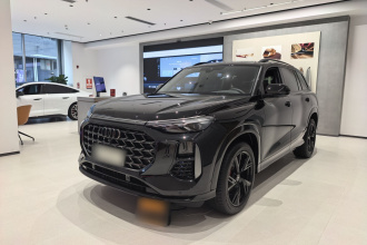 奥迪Q6 2026款 45 TFSI quattro 黑武士版 飞骑套装 6座