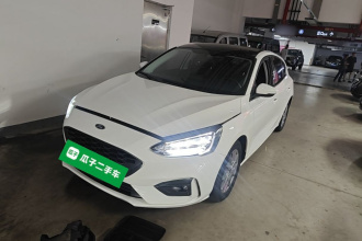 福特 福克斯 2021款 两厢 EcoBoost 180 自动锋潮型