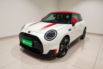 电动MINI COOPER JCW 2025款 JOHN COOPER WORKS