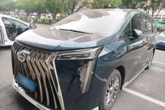 广汽传祺 传祺M8 2023款 宗师系列 双擎 至尊版