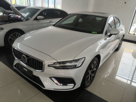 沃尔沃S60 2025款 B4 智逸豪华版