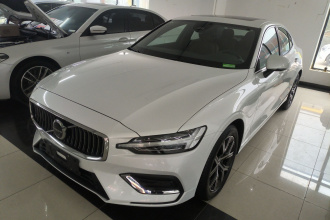 沃尔沃S60 2025款 B4 智逸豪华版