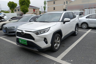 丰田 RAV4荣放 2022款 2.0L CVT两驱风尚Plus版