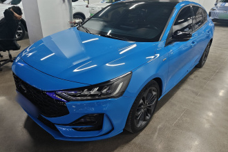 福特 福克斯 2022款 三厢 EcoBoost 180 自动ST Line