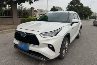 丰田 汉兰达 2022款 双擎 2.5L 四驱至尊版 7座