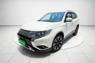 三菱 欧蓝德 2020款 2.4L 四驱致享版 5座