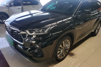 丰田 汉兰达 2022款 双擎 2.5L 四驱至尊版 7座