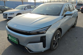 吉利银河 银河L6 2025款 EM-i 140km 星舰版