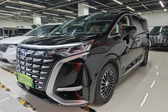 腾势D9 2024款 DM-i 980 四驱尊荣型