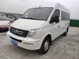 上汽大通MAXUS 新途V80 2023款 2.0T 手动经典傲运通长轴中顶6/7/8/9座