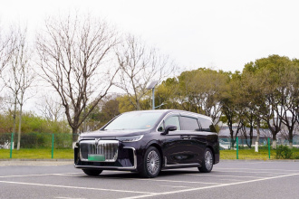 岚图汽车 岚图梦想家 2025款 PHEV 四驱尊贵鲲鹏版