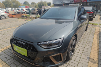 奥迪A4L 2024款 40 TFSI quattro RS套件燃速型