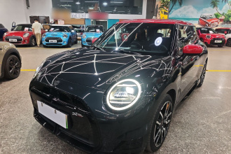 电动MINI COOPER 2024款 452km COOPER SE 赛车手