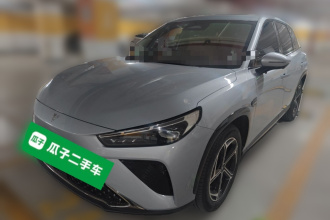 哪吒汽车 哪吒L 2024款 增程 310 闪充红衣版