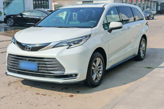 丰田 赛那SIENNA 2024款 2.5L混动 四驱尊贵版