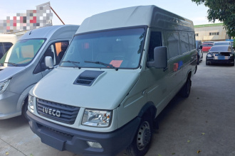 依维柯得意 2021款 2.5T V40 2-3座长轴中顶双胎侧拉门