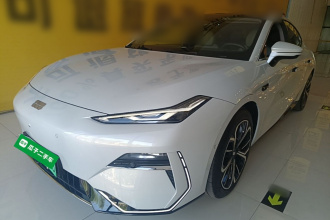 吉利银河 银河E8 2025款 700km 远航智驾版