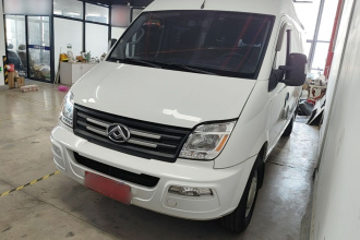 上汽大通MAXUS 新途V80 2023款 2.0T 手动经典傲运通长轴中顶6/7/8/9座