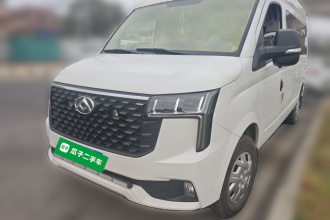 上汽大通MAXUS 新途V80 2023款 2.0T 手动经典傲运通长轴中顶6/7/8/9座