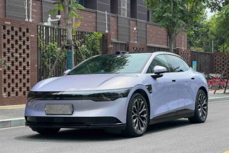 极氪007 2025款 四驱智驾版 75kWh