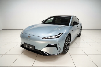 吉利银河 银河E8 2025款 620km 四驱星舰激光雷达智驾版