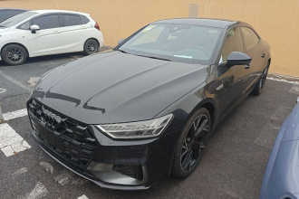 奥迪A7L 2025款 45 TFSI quattro 黑武士版