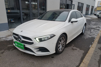 奔驰A级 2022款 改款 A 200 L 运动轿车时尚型