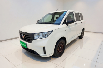 五菱汽车 五菱宏光PLUS 2020款 1.5L 手动标准型 5座
