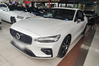 沃尔沃S60 2025款 B5 智雅运动版