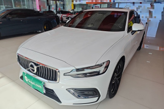 沃尔沃S60 2022款 B4 智逸豪华版