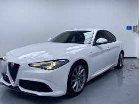 阿尔法·罗密欧 Giulia朱丽叶 2022款 2.0T 280HP Ti 驾控版
