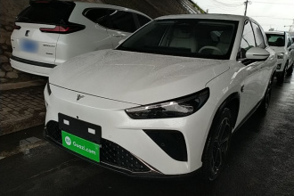 哪吒汽车 哪吒L 2024款 增程 310 闪充红衣版