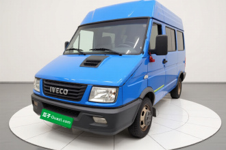 依维柯得意 2020款 2.5T A35客车双胎中顶5-9座侧移门国V