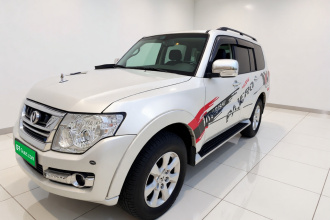 三菱 帕杰罗（平行进口）   V93 3.0L 五门 GLS 织物 7座 中东