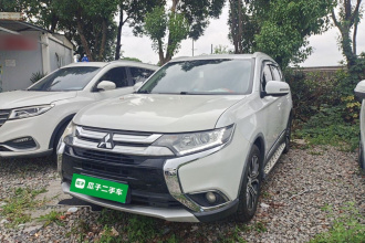 三菱 欧蓝德 2017款 2.0L 两驱荣耀版 5座