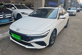 现代 伊兰特 2023款 1.5L CVT LUX尊贵版