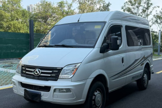 上汽大通MAXUS 新途V80 2023款 2.0T 手动经典傲运通短轴中顶5/6座