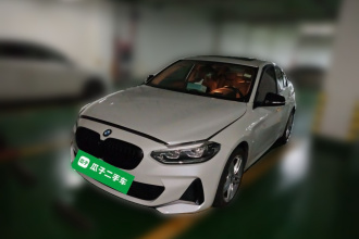 宝马1系 2021款 改款 120i M运动曜夜版