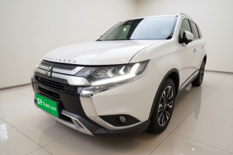 三菱 欧蓝德 2019款 2.4L 四驱致享版 5座 国VI