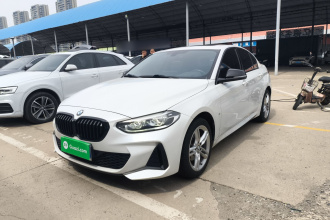 宝马1系 2021款 改款 120i M运动曜夜版