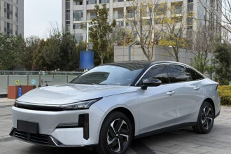 吉利银河 银河L6 2025款 EM-i 140km 星舰版