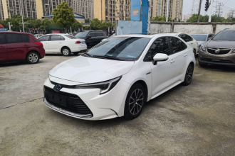 丰田 雷凌 2023款 智能电混双擎 1.8L 豪华版