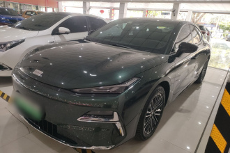 吉利银河 银河星耀8 2025款 130km EM-i 尊享版