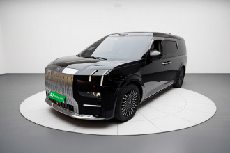 极氪009 2024款 六座行政版四驱 140kWh