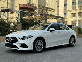 奔驰A级 2022款 改款 A 200 L 运动轿车时尚型