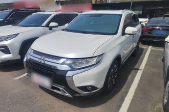 三菱 欧蓝德 2019款 2.0L 两驱畅享版 7座 国VI